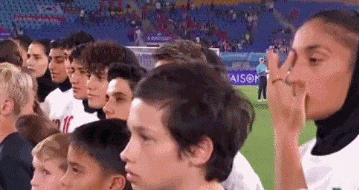 伊朗女足7人"叛逃"细节曝光!摘下头巾激动流泪,获澳洲庇护